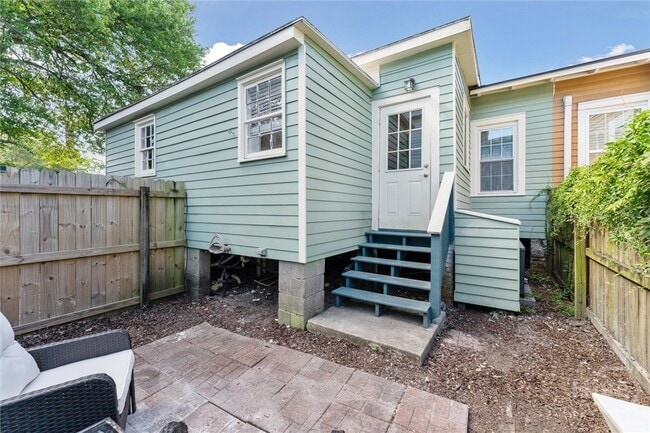 Building Photo - 534 E Gordon Ln