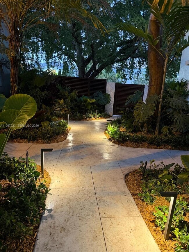 Building Photo - 3000 Bird Ave