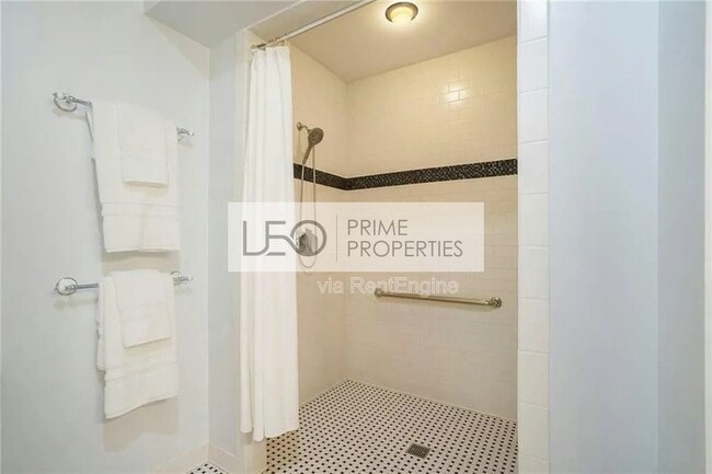 Building Photo - 2262 Meadowvale Dr NE