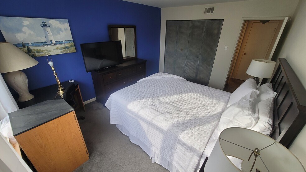 Building Photo - 7 Belfast Dr