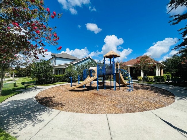 Building Photo - Hunter's Creek - 3 Bedroom, 2.5 Bathroom T...
