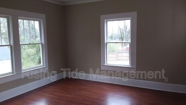 Building Photo - 104 Walker Ave