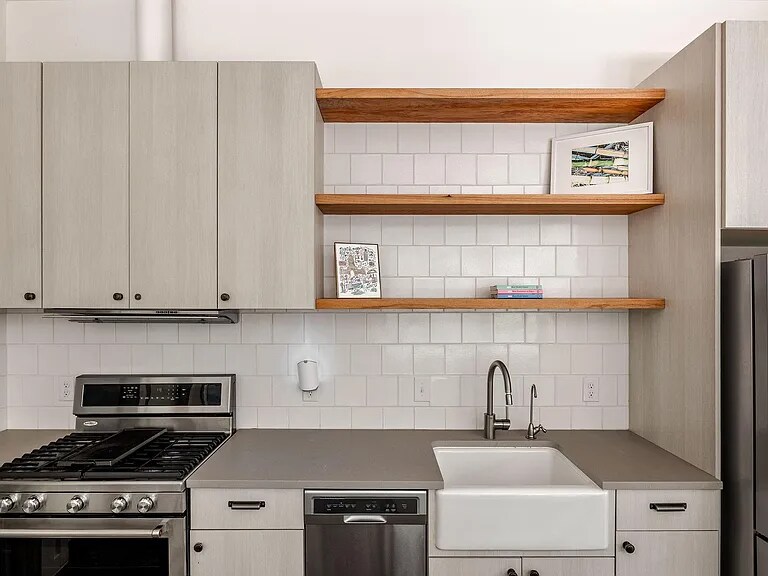 Building Photo - 2211 Canterbury St