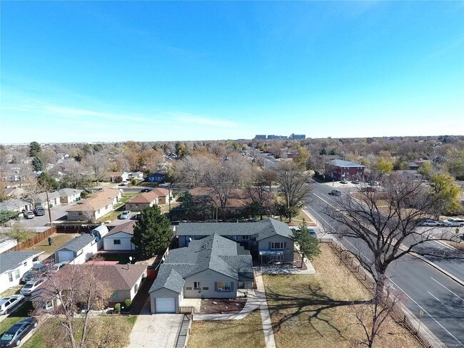 Building Photo - 4 bed, 2 Bath, 1100 SF with washer/dryer hookups, large, fenced yard and garage.