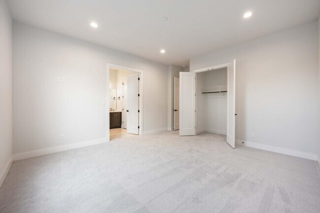 Building Photo - 6124 Campo Vista Dr