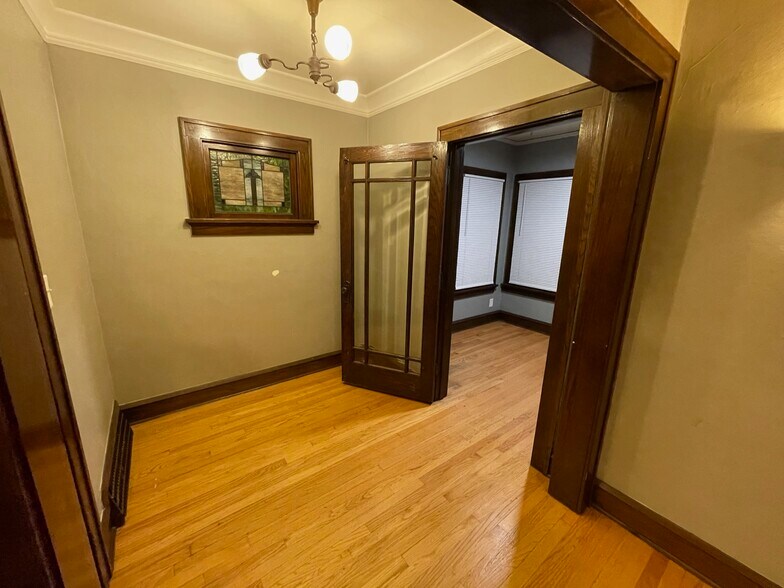 Entryway - 2055 S 77th St