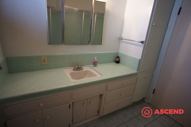 Building Photo - Stunning Home in Northeast Bakersfield!