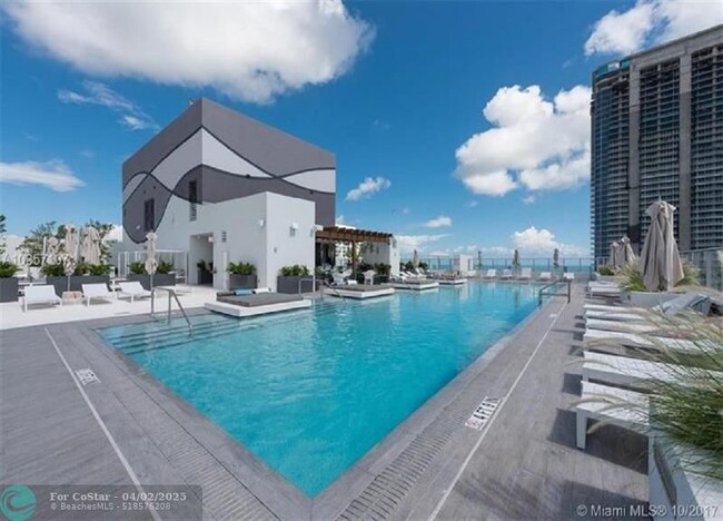 Building Photo - 1010 Brickell Ave