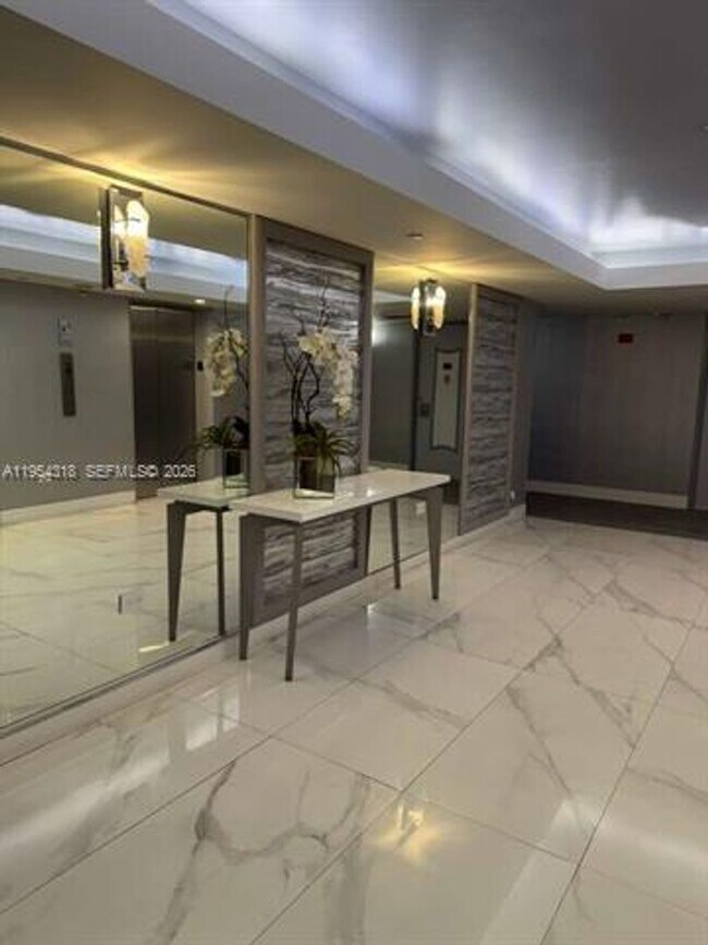 Building Photo - 5055 Collins Ave