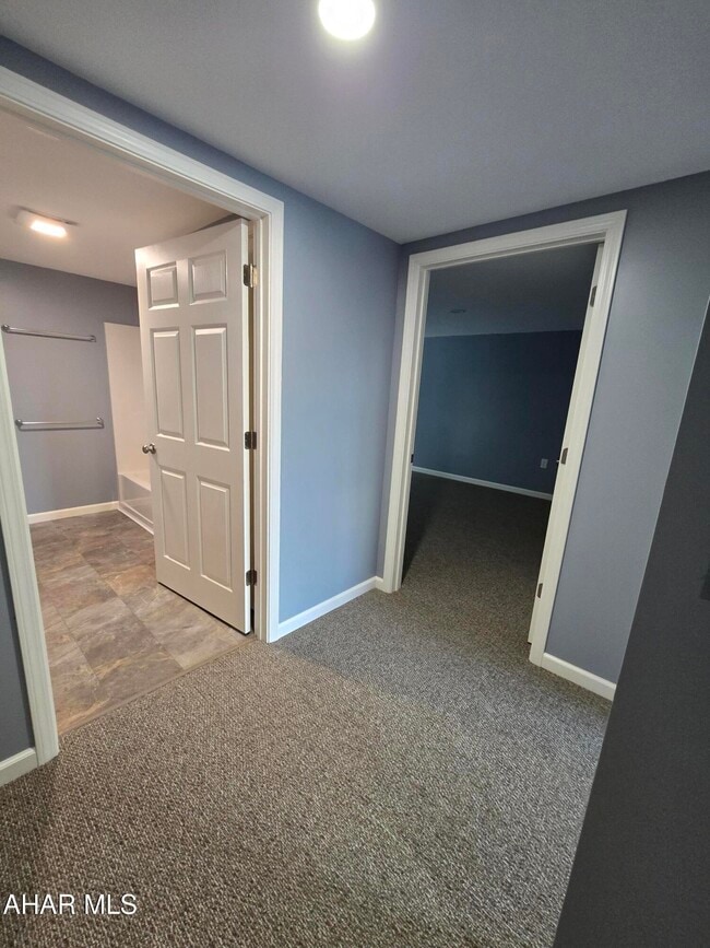 Building Photo - 1654 Quaker Valley Rd