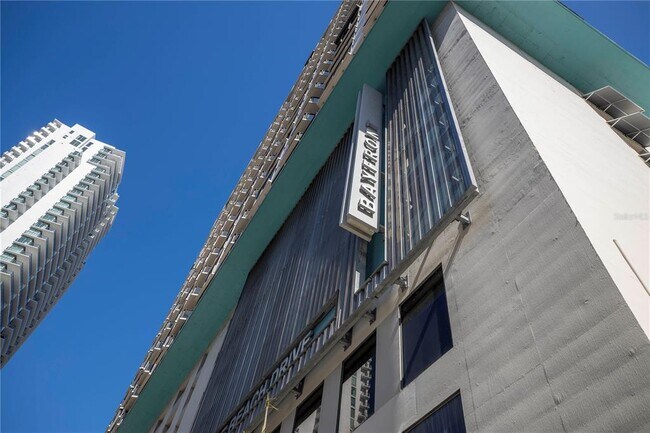 Building Photo - 1 Beach Dr SE