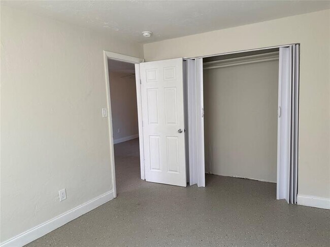 Building Photo - 2830 NW 15th Ct