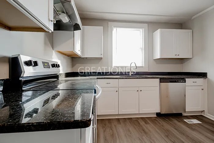 Building Photo - 309 H St