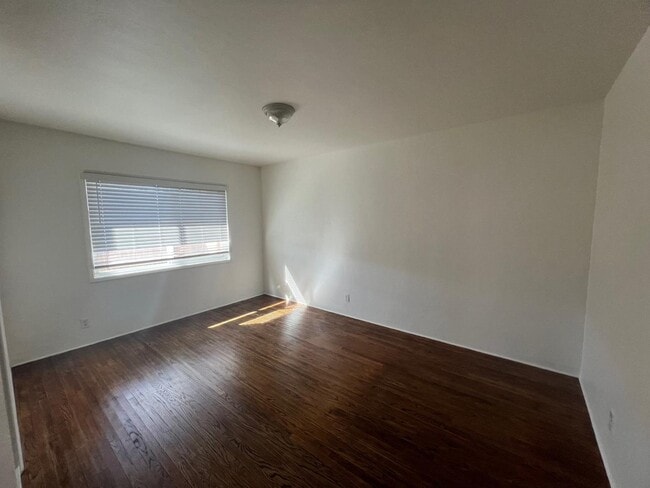 Building Photo - 510 S Escondido Blvd