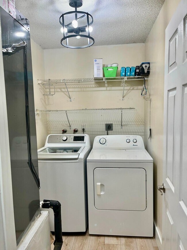 Building Photo - 2631 SW 4th St