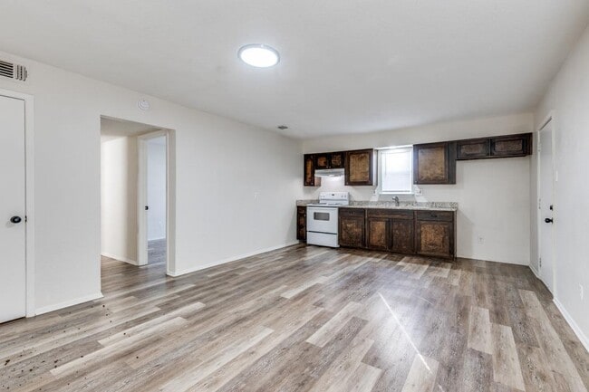 Building Photo - 1833 Pelican Dr N