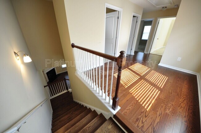 Building Photo - 1464 Wilford Dr NE