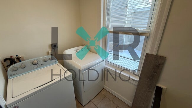 Building Photo - 917 Pembroke Ave