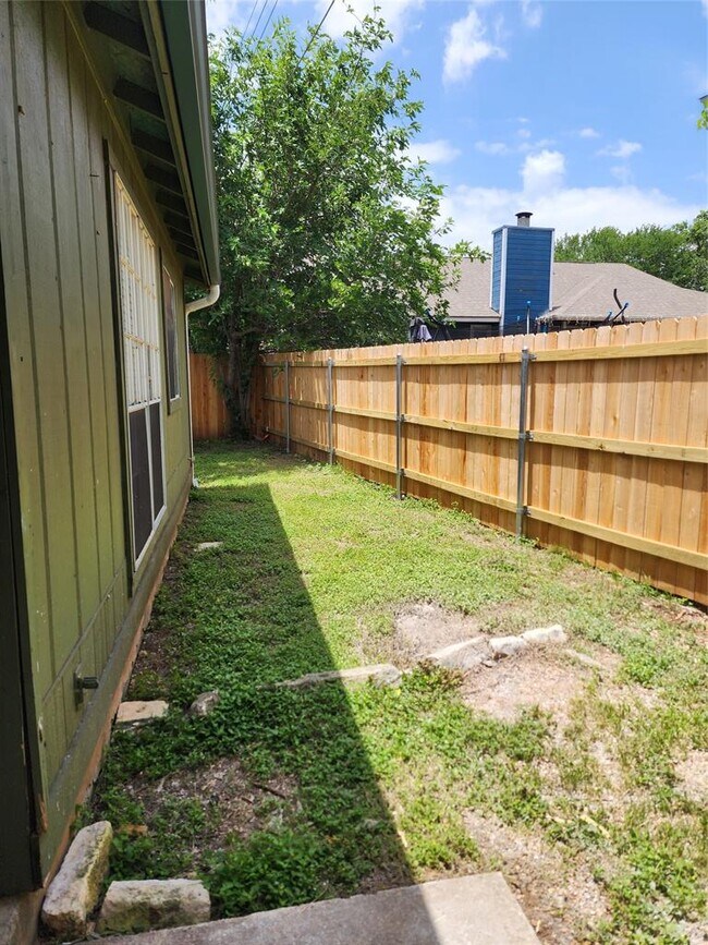 Building Photo - 502 Burlwood Ct