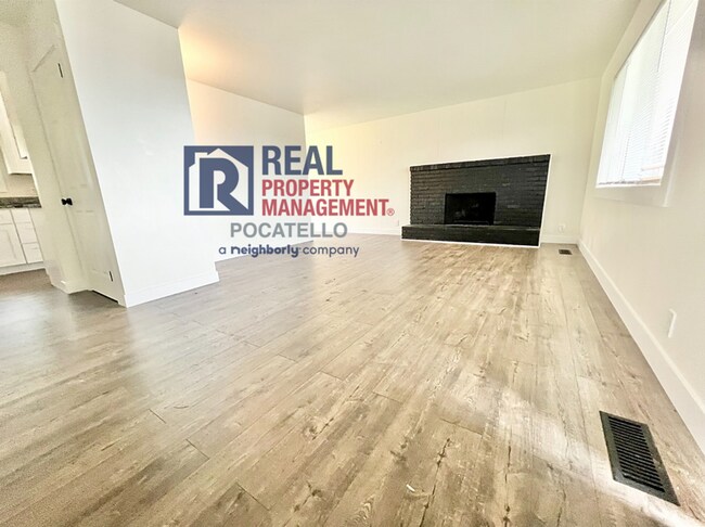 Building Photo - 1921 Monte Vista Dr