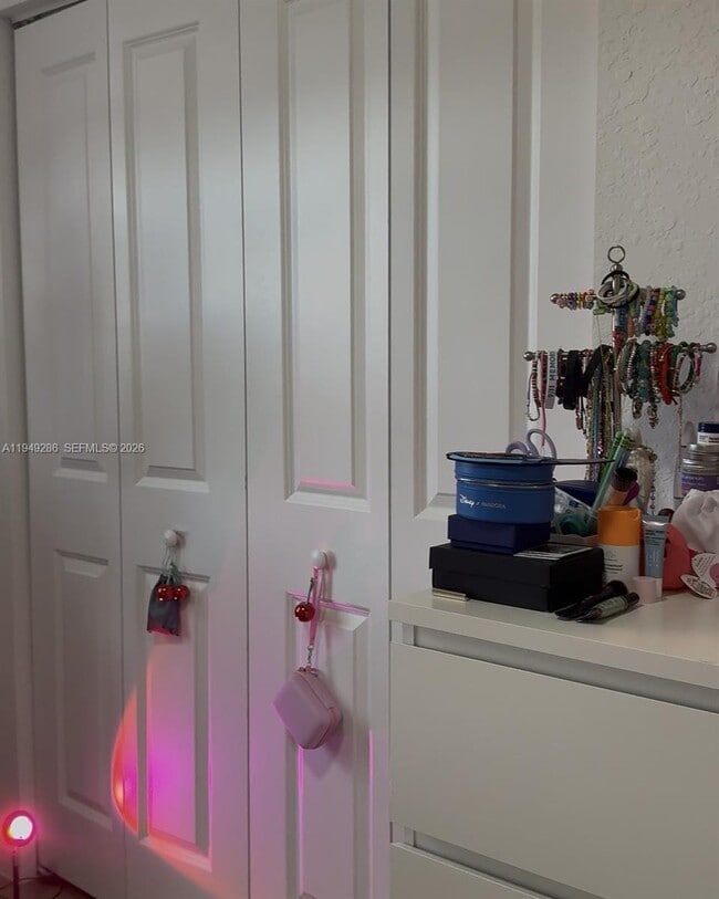 Building Photo - 2415 SE 23rd Rd