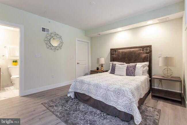 Building Photo - 1533 Parrish St