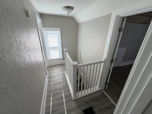 Building Photo - 405 Rock St