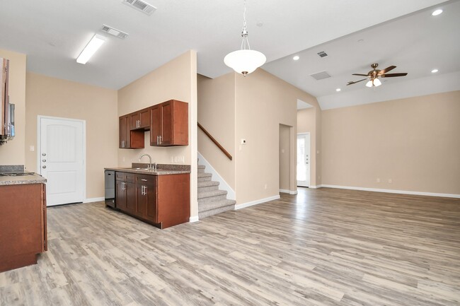 Building Photo - 2331 Bermuda Palms Dr