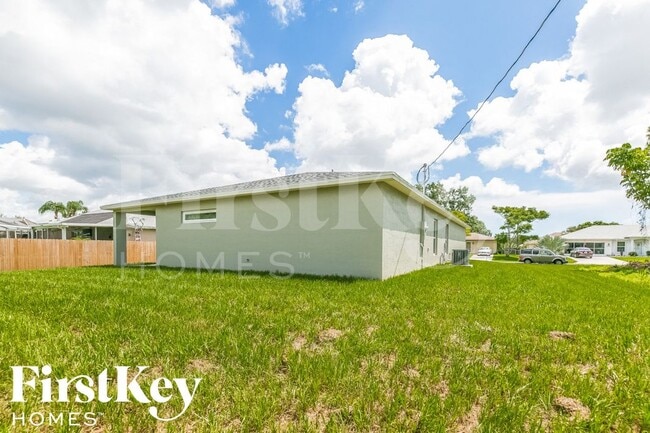 Building Photo - 1950 SW Sylvester Ln