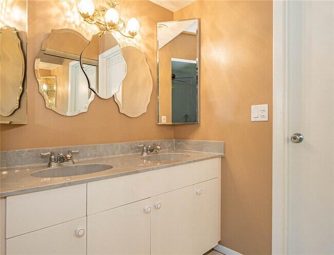 Building Photo - 32 Plantation Dr