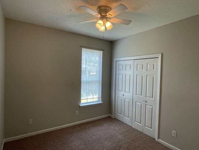 Building Photo - 1140 Parkside Trail