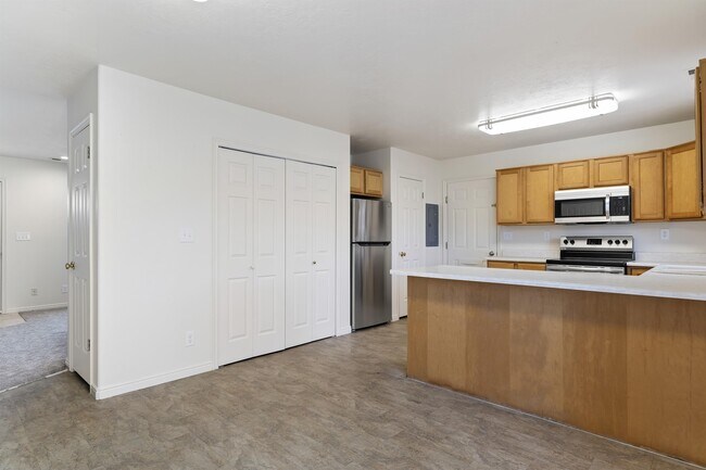 Building Photo - 353 N 360 W