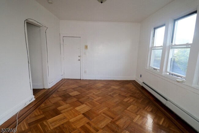 Building Photo - 176 Shephard Ave