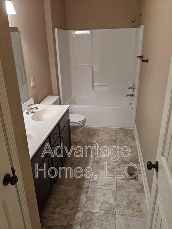 Building Photo - 2176 SW Timbertrace Ln