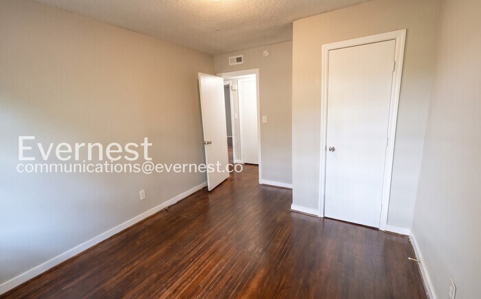 Building Photo - 224 13th Ave NE