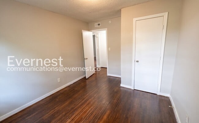 Building Photo - 224 13th Ave NE