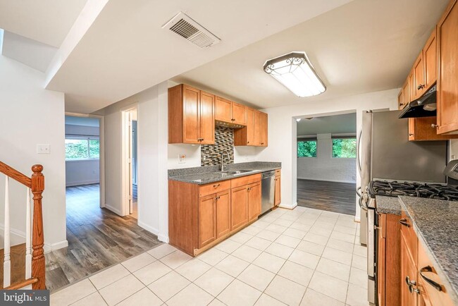Building Photo - 3391 Bristol Ct