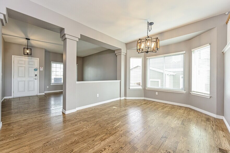 Building Photo - 858 Sundown Dr