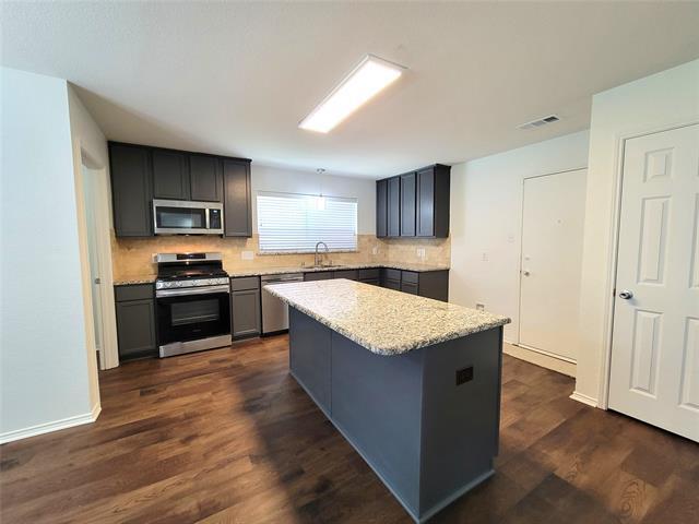 Building Photo - 2000 Lanshire Dr
