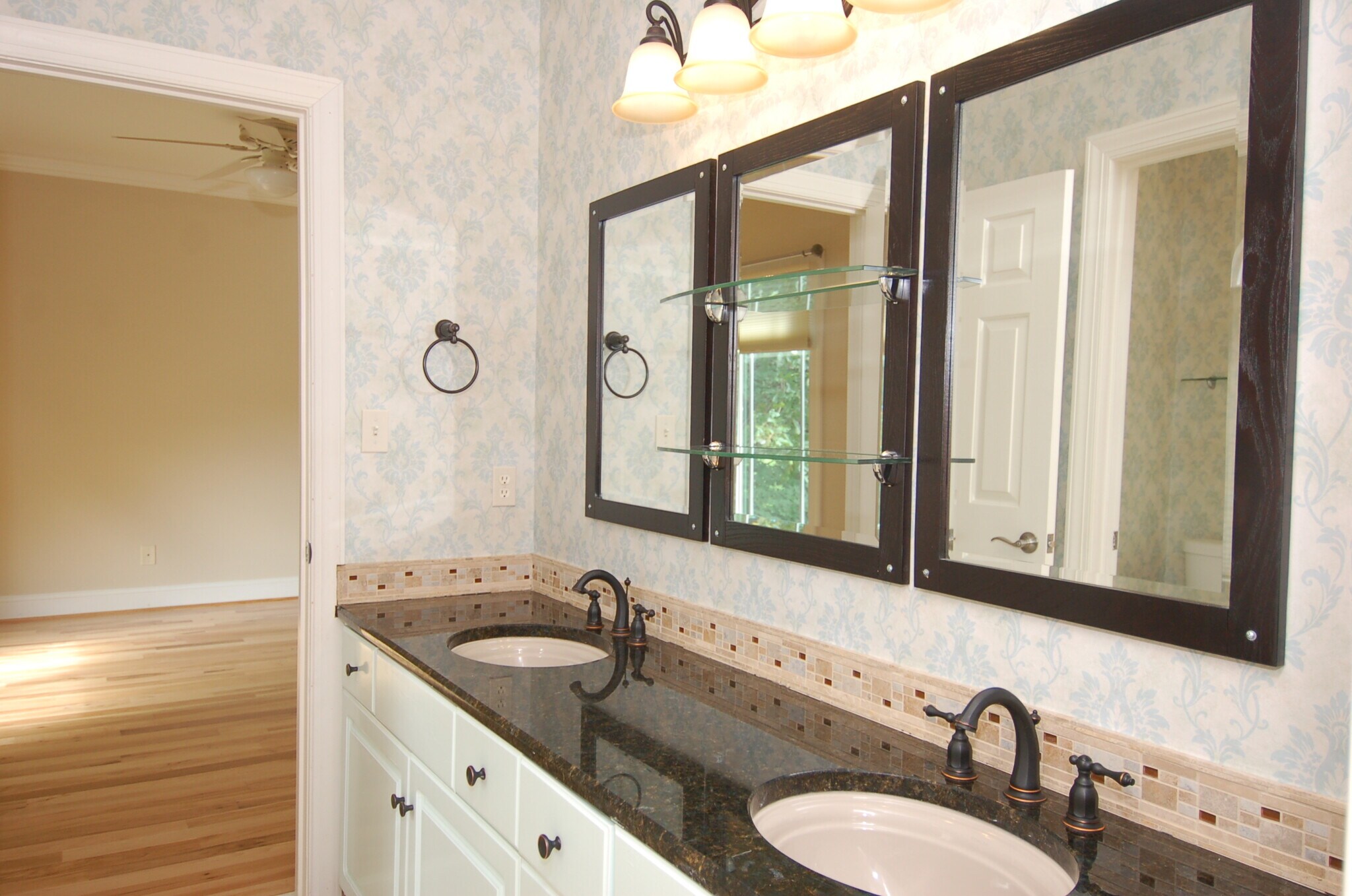 Bath 2 - 103 Withwyndle Ct