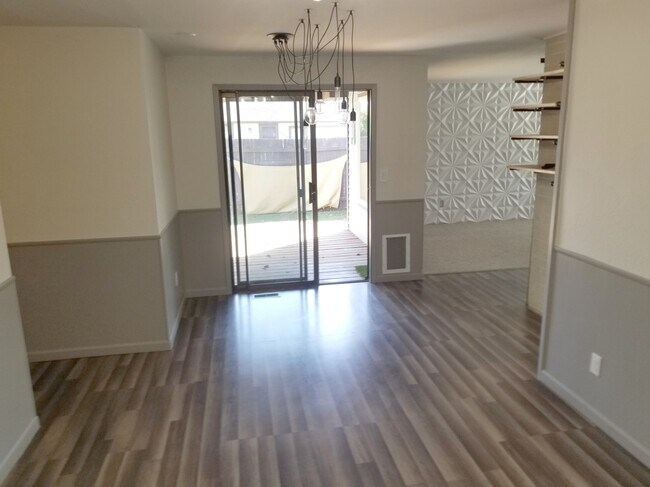 Building Photo - 510 S Phillippi St