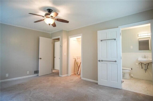 Building Photo - 2173 Holly Ct