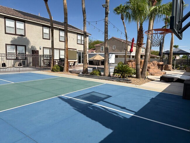 Building Photo - Luxury Home in Lone Mountain Classics