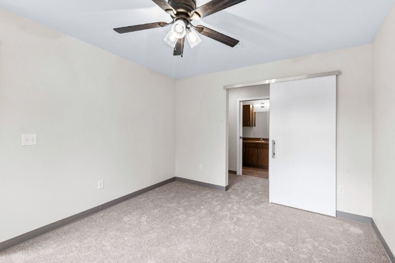 Building Photo - 352 Deschane Ave