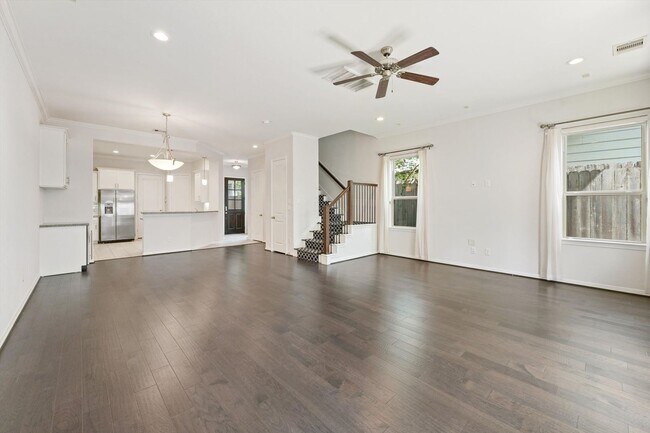 Building Photo - Exquisite 2-Story Home in a Prime Location...
