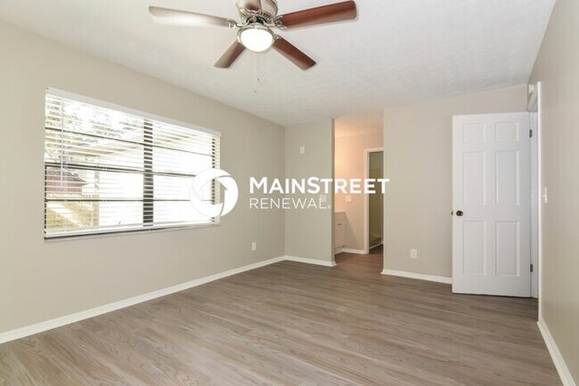 Building Photo - 5 Bedroom Pet-Friendly Home in Brandon, FL with Main Street Renewal