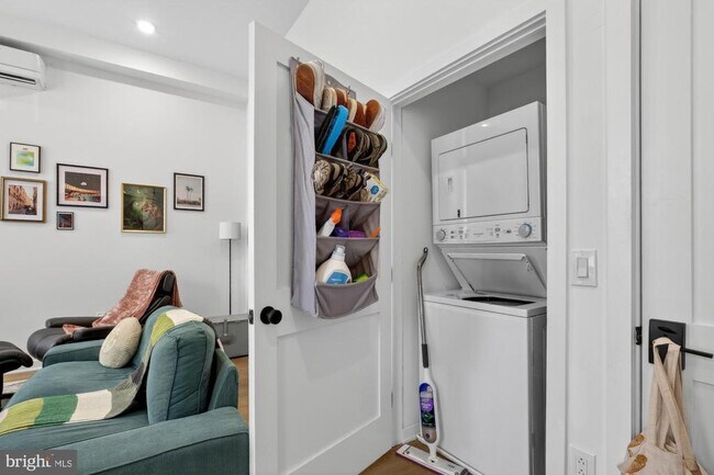 Building Photo - 1134 Pine St