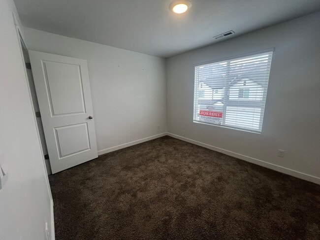 Building Photo - Charming Townhome in Provo, UT