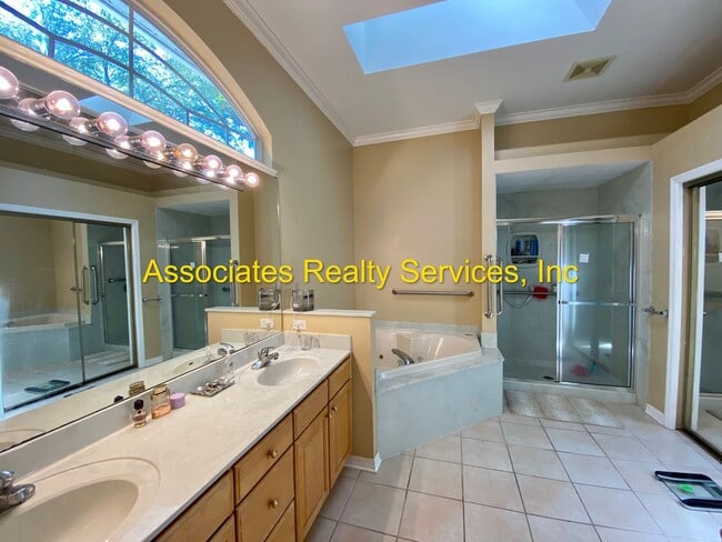 Building Photo - 5231 SW 103rd Dr