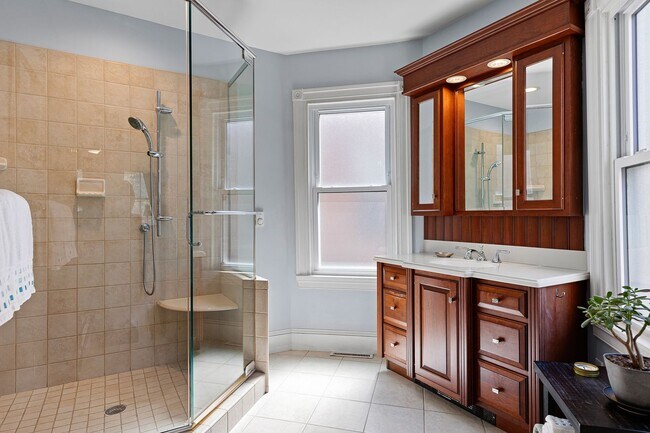 Building Photo - Beautiful townhome with Brandywine River views